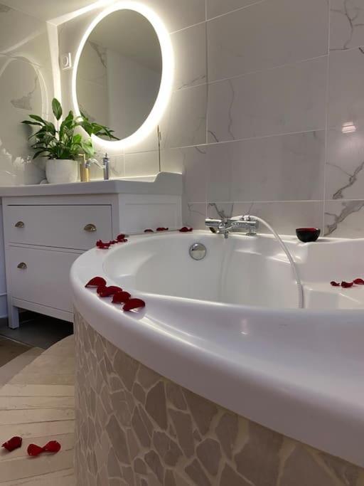 Guest House Privee Ezanville ภายนอก รูปภาพ
